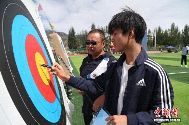 登录入口-青海同仁:民族式射箭比赛开赛